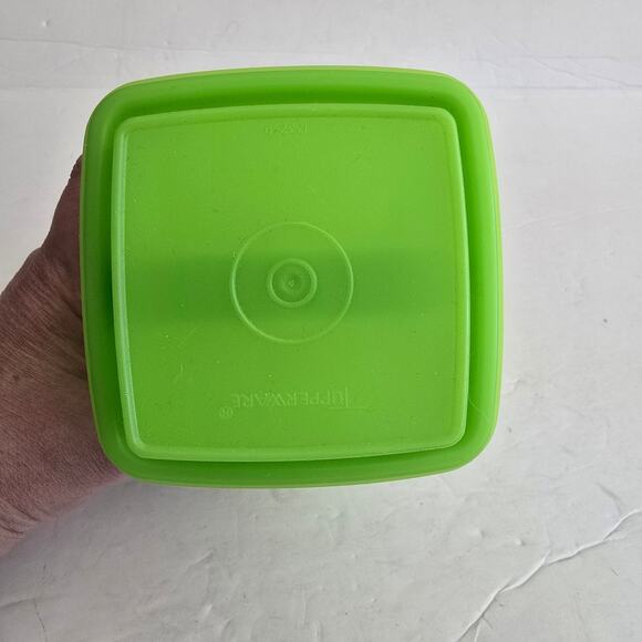 Tupperware Pick A Deli Pickle Keeper Green Pickle Lift Container 1330-6 - Picture 4 of 6